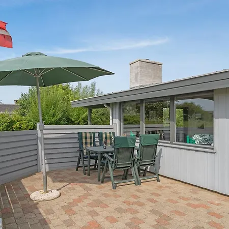Elise - 800m From The Sea By Interhome *